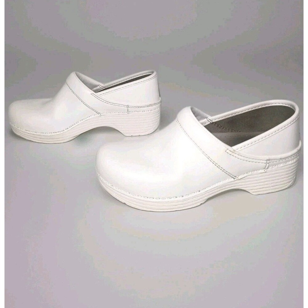 Dansko LT Pro White Box Tooled Leather Nursing Clogs Women’s EU 37 / US 6.5-7